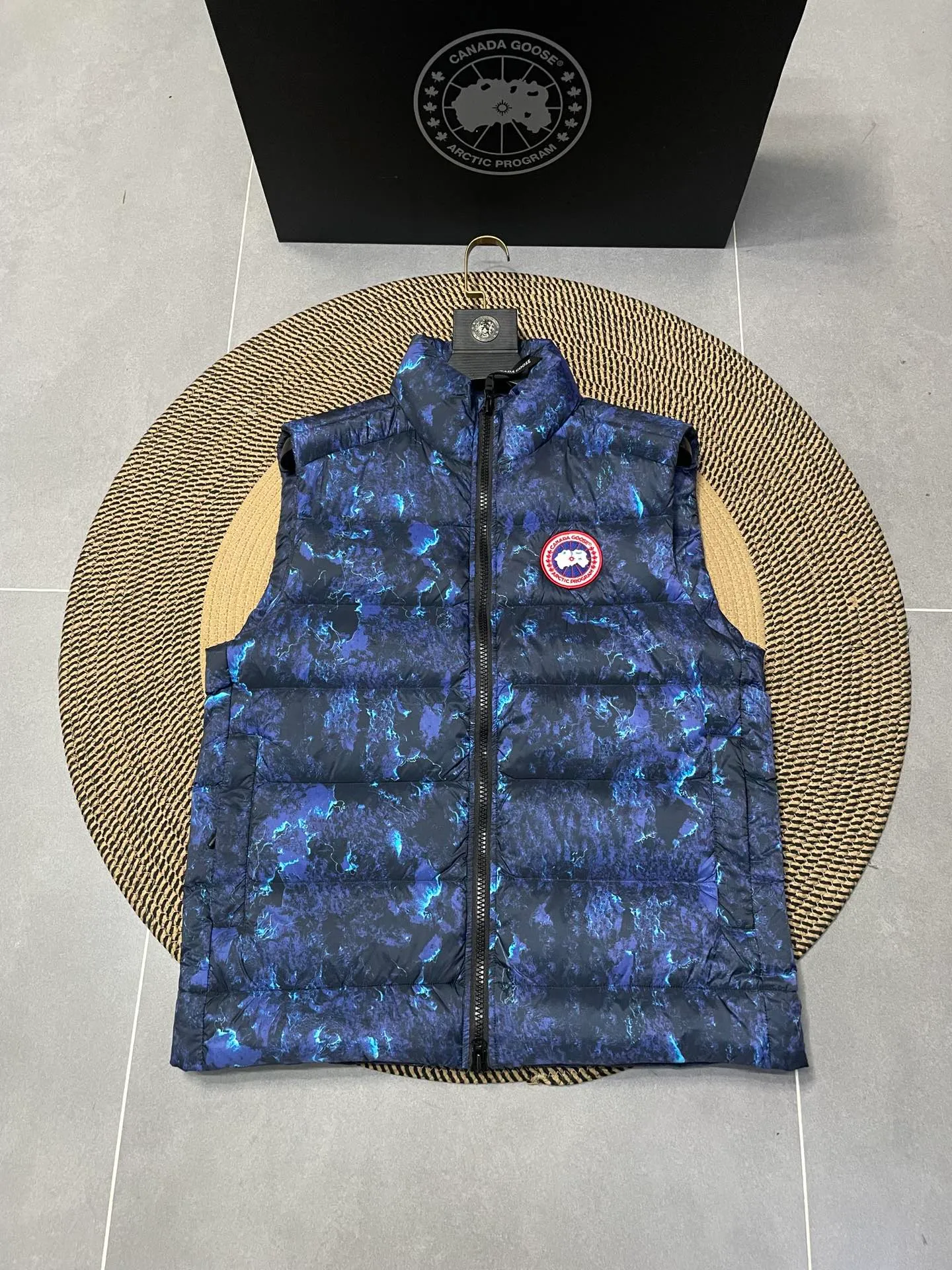 P560 Canadian brand CanadaGoose men's and women's CROFTON lightweight down vest 2229M DWR water-repellent treatment WindWall windproof fabric 700 fleece filling original mold opening details one to one production The upper body effect is stunning Exclusively available on the Xiaohongshu purchasing platform The highest version on the market Size: XS S M L XL XXL